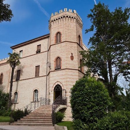 מלון פאנו Castello Montegiove מראה חיצוני תמונה