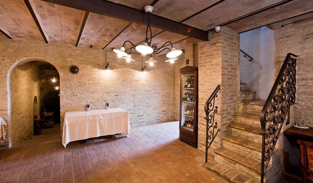 מלון פאנו Castello Montegiove מראה חיצוני תמונה