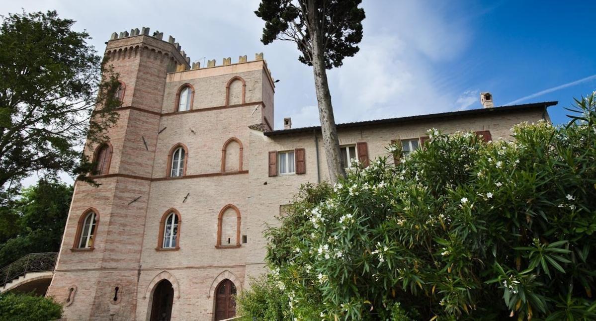 מלון פאנו Castello Montegiove מראה חיצוני תמונה