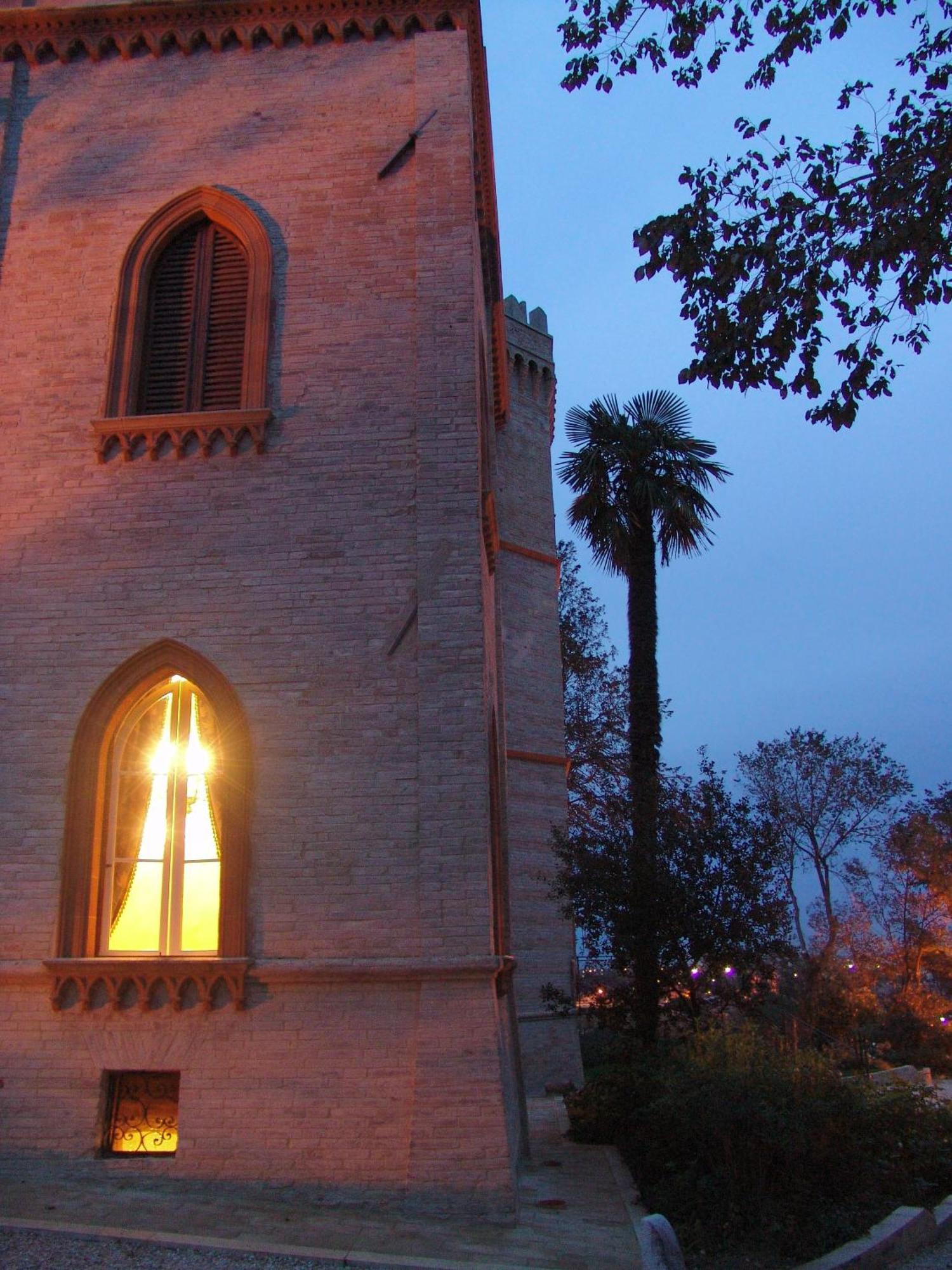 מלון פאנו Castello Montegiove מראה חיצוני תמונה