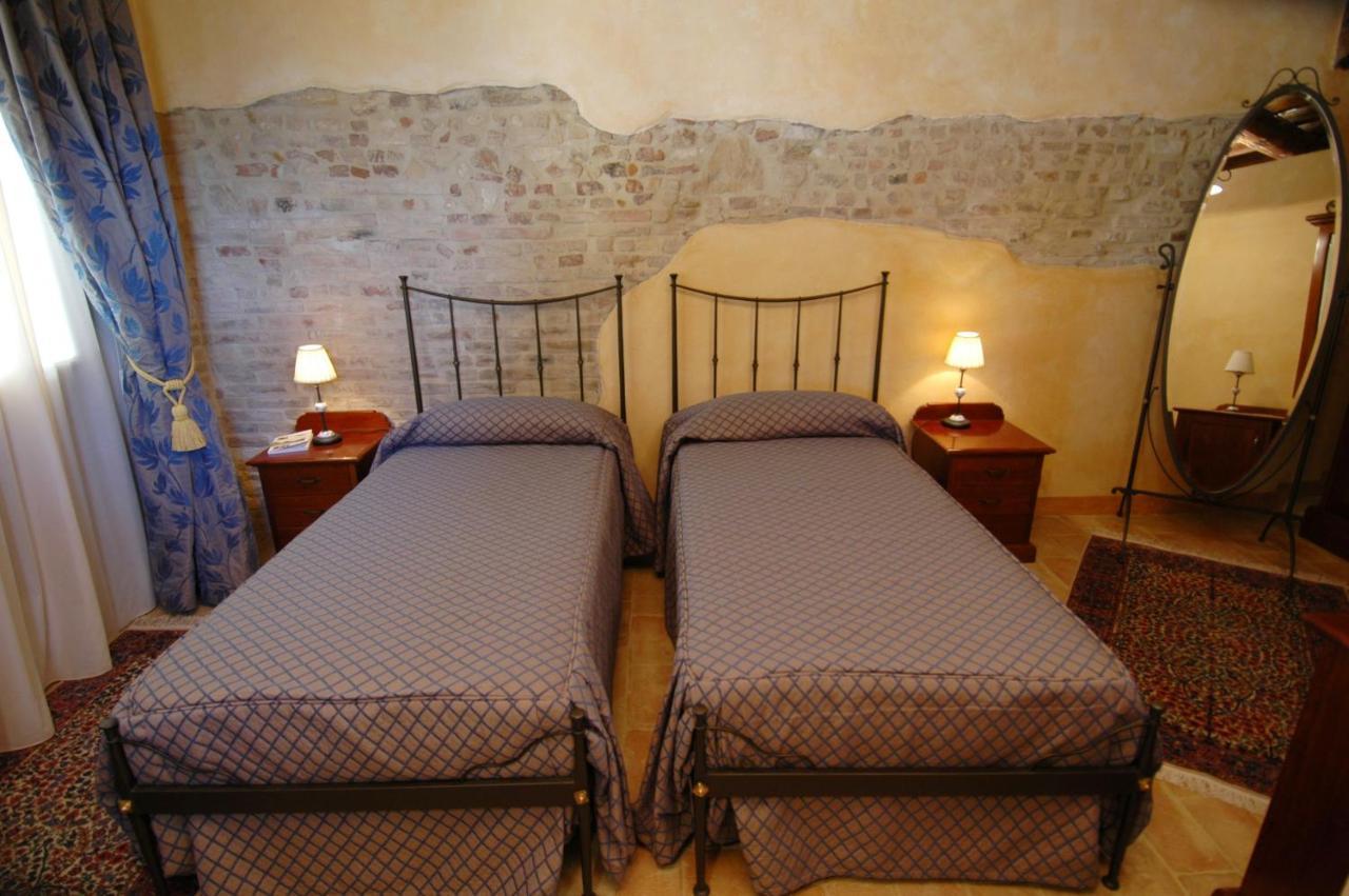מלון פאנו Castello Montegiove מראה חיצוני תמונה